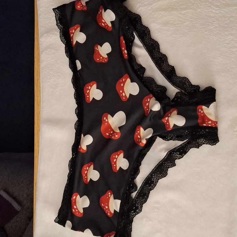 Black & red mushroom silky women's XL panties